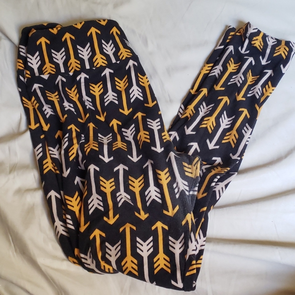 Lularoe arrow design tall & curvy